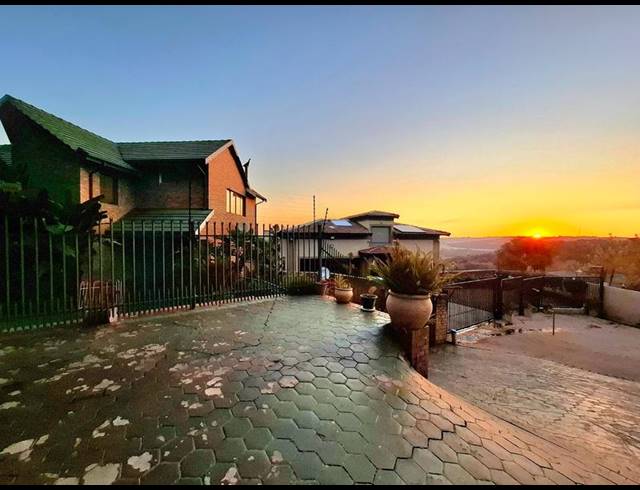 4 BEDROOM HOUSE FOR SALE IN ERASMUSKLOOF